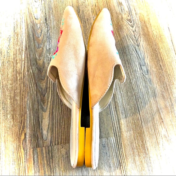 Stylo Floral Embroidery Flat Slip-On Pointed Mules Nude/Multi-Colored - Picture 4 of 5